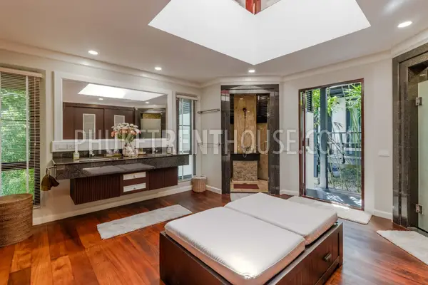 RAW22728: Exclusive 6-bedroom Luxury Lakefront Villa close to Nai Harn beach, Phuket. Photo #10