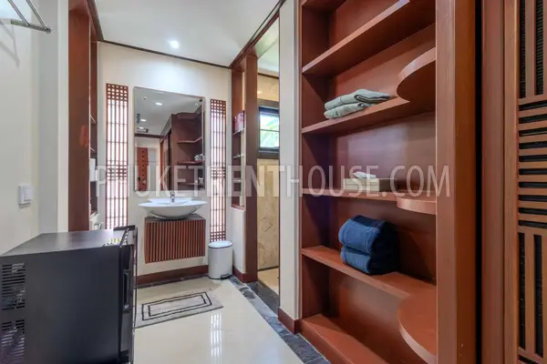 RAW22728: Exclusive 6-bedroom Luxury Lakefront Villa close to Nai Harn beach, Phuket. Photo #15