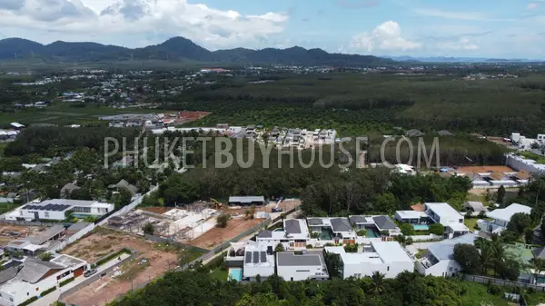 CHE22729: 4-Bedroom Pool Villa with Gym, Games Room & Solar Energy, Cherngtalay. Photo #3