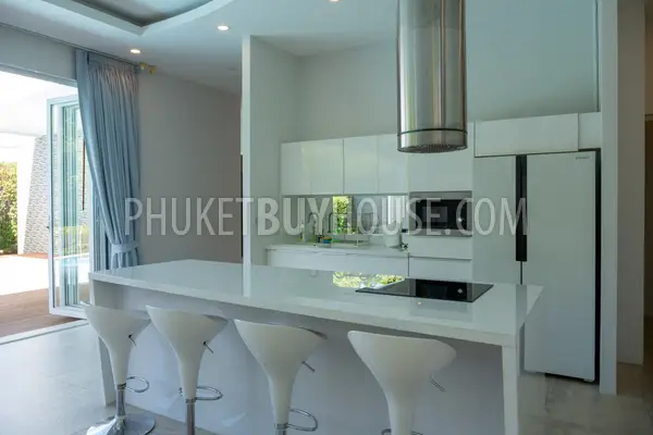 CHE22729: 4-Bedroom Pool Villa with Gym, Games Room & Solar Energy, Cherngtalay. Photo #9