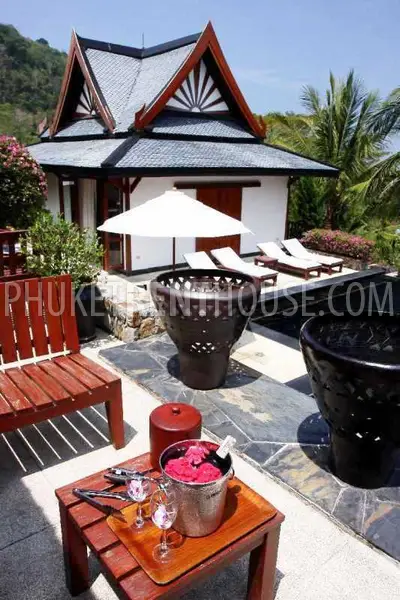 KAM8267: 7 Bedroom Villa on Naka hill. Photo #14