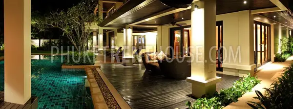 BAN8285: Super-Luxurious 6-Bedroom Beachfront Villa on Bang Tao Beach. Photo #2