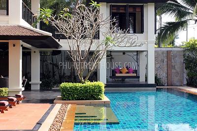 BAN8285: Super-Luxurious 6-Bedroom Beachfront Villa on Bang Tao Beach. Photo #13