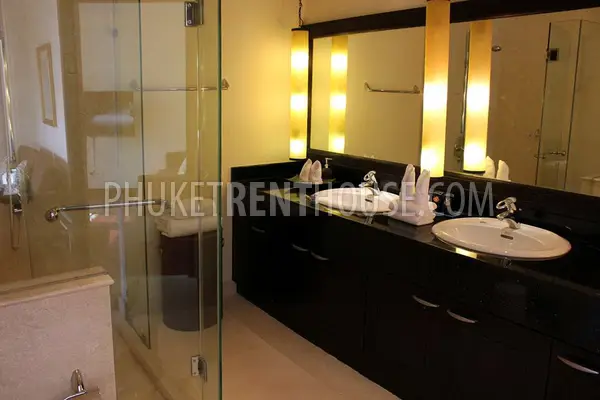BAN8285: Super-Luxurious 6-Bedroom Beachfront Villa on Bang Tao Beach. Photo #19