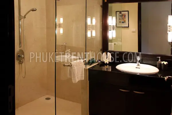BAN8285: Super-Luxurious 6-Bedroom Beachfront Villa on Bang Tao Beach. Photo #20
