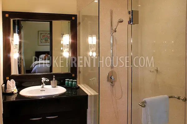BAN8285: Super-Luxurious 6-Bedroom Beachfront Villa on Bang Tao Beach. Photo #22