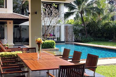 BAN8285: Super-Luxurious 6-Bedroom Beachfront Villa on Bang Tao Beach. Photo #16