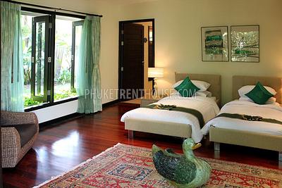 BAN8285: Super-Luxurious 6-Bedroom Beachfront Villa on Bang Tao Beach. Photo #31