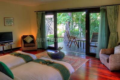 BAN8285: Super-Luxurious 6-Bedroom Beachfront Villa on Bang Tao Beach. Photo #32