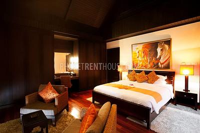 BAN8285: Super-Luxurious 6-Bedroom Beachfront Villa on Bang Tao Beach. Photo #33