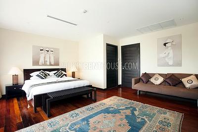 BAN8285: Super-Luxurious 6-Bedroom Beachfront Villa on Bang Tao Beach. Photo #24