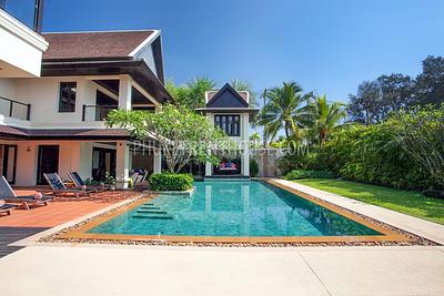 BAN8285: Super-Luxurious 6-Bedroom Beachfront Villa on Bang Tao Beach. Photo #36
