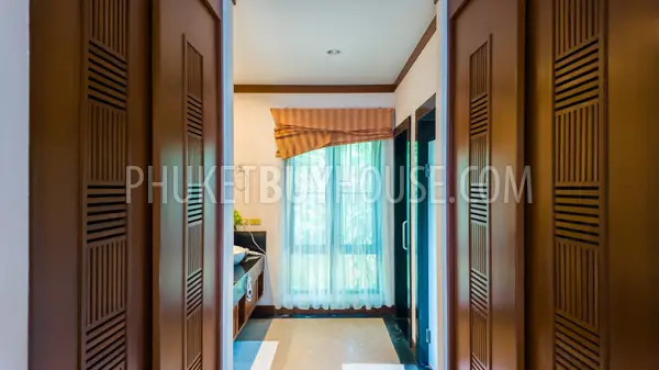 NAI22660: Elegant Pool Villa with Bar Lounge & Tropical Ambience in Nai Harn. Photo #15