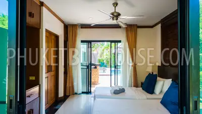 NAI22660: Elegant Pool Villa with Bar Lounge & Tropical Ambience in Nai Harn. Fotoğraf #24