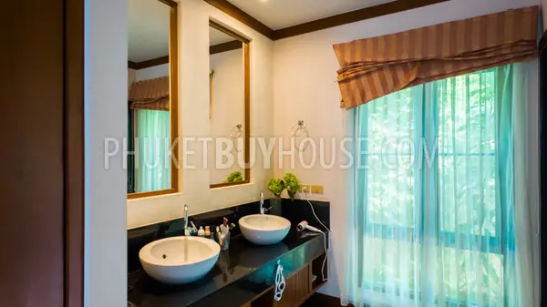 NAI22660: Elegant Pool Villa with Bar Lounge & Tropical Ambience in Nai Harn. Photo #8