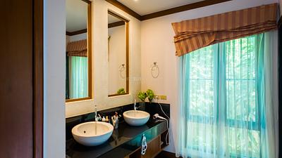 NAI22660: Elegant Pool Villa with Bar Lounge & Tropical Ambience in Nai Harn. Photo #8