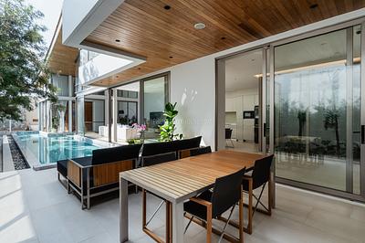 BAN22667: Smart Tropical Villa with Jacuzzi Pool and Rooftop in Prime Bang Tao Area. Photo #8