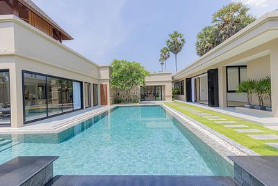 BAN22161: Phuket's Premier 3 Bedroom Pool Villa For Sale In Bangtao. Photo #15