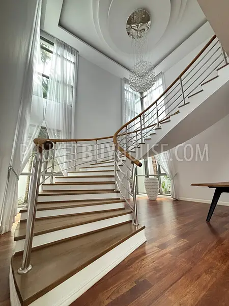 RAW22682: 3-Bedroom Villa with Private Pool and Sauna in Rawai for Sale. Photo #32