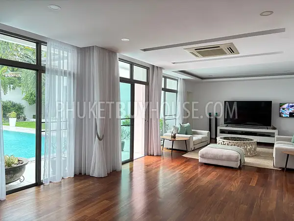 RAW22682: 3-Bedroom Villa with Private Pool and Sauna in Rawai for Sale. Photo #12