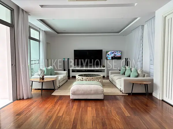 RAW22682: 3-Bedroom Villa with Private Pool and Sauna in Rawai for Sale. Photo #9