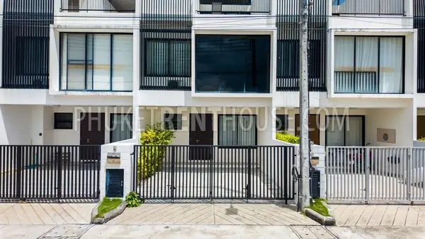 BAN19420: 3 Bedroom Townhouse at Bangtao. Photo #3