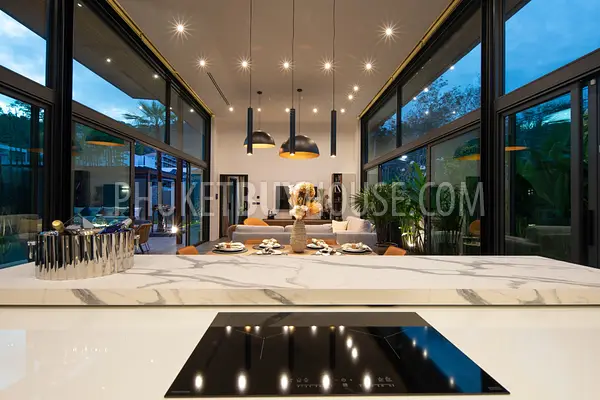 RAW7198: Tropical Four Bedroom Villa in Rawai. Photo #8