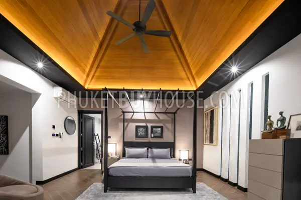 RAW7198: Tropical Four Bedroom Villa in Rawai. Photo #15