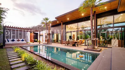 RAW7198: Tropical Four Bedroom Villa in Rawai. Photo #28