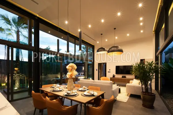 RAW7198: Tropical Four Bedroom Villa in Rawai. Photo #18