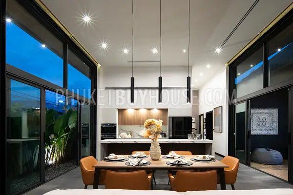 RAW7198: Tropical Four Bedroom Villa in Rawai. Photo #30