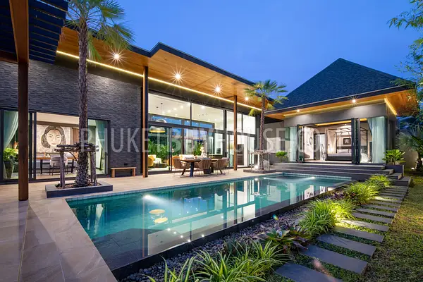 RAW7198: Tropical Four Bedroom Villa in Rawai. Photo #26