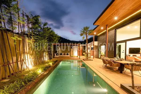 RAW7198: Tropical Four Bedroom Villa in Rawai. Photo #33