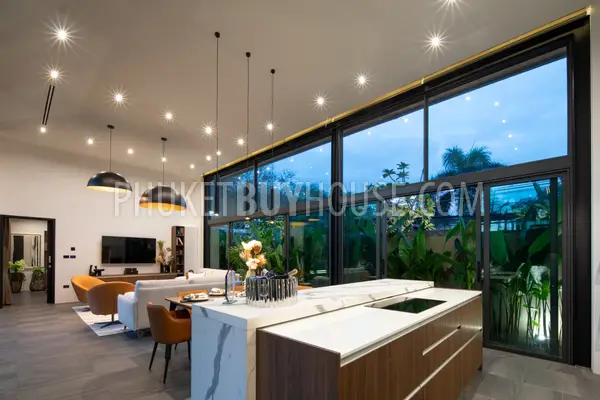 RAW7198: Tropical Four Bedroom Villa in Rawai. Photo #7