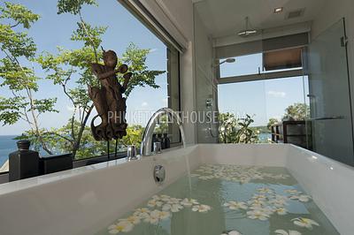 SUR9147: Private Luxury 4 Bedroom Villa in Surin Beach Area. Photo #3