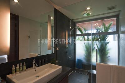SUR9147: Private Luxury 4 Bedroom Villa in Surin Beach Area. Photo #10