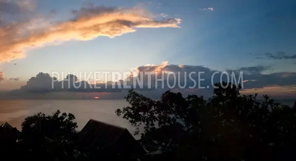 SUR9147: Private Luxury 4 Bedroom Villa in Surin Beach Area. Photo #20