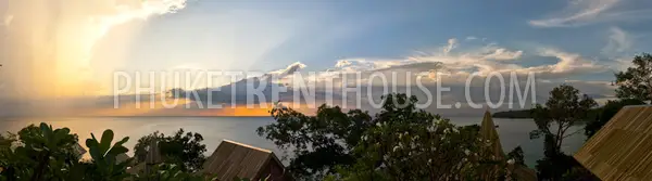 SUR9147: Private Luxury 4 Bedroom Villa in Surin Beach Area. Photo #31