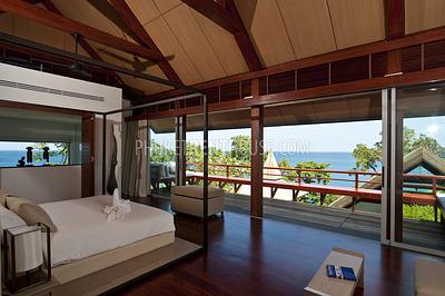 SUR9147: Private Luxury 4 Bedroom Villa in Surin Beach Area. Photo #32