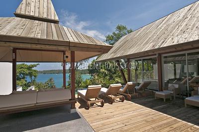 SUR9147: Private Luxury 4 Bedroom Villa in Surin Beach Area. Photo #25