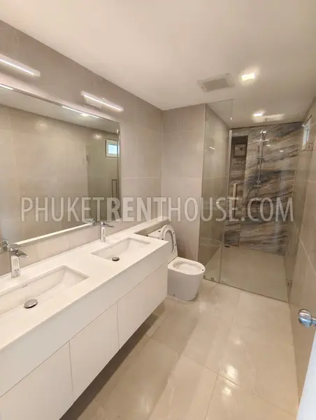 RAW22883: Spacious 2-Bedroom Corner Unit in Rawai, Phuket. Photo #6