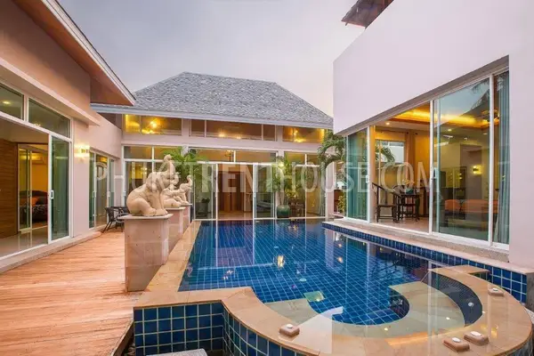 RAW21598: Bali Style Villa with 5 bedrooms in Rawai. Photo #5