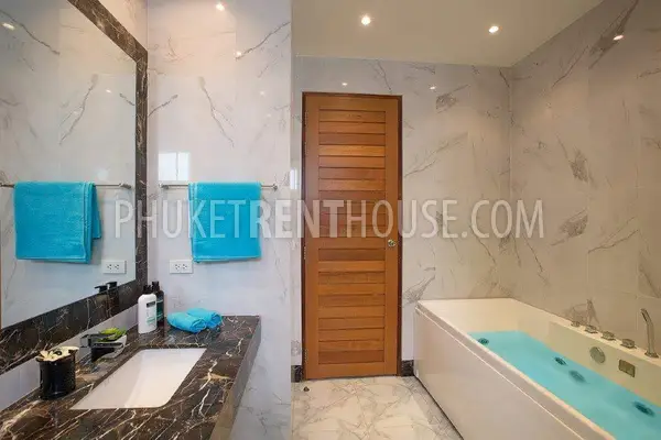 RAW21598: Bali Style Villa with 5 bedrooms in Rawai. Photo #10