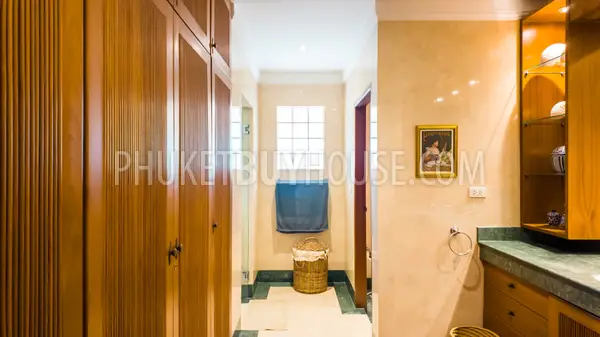 LAG22897: Spacious 3-Bedroom Lake Area Townhouse with Large Pool, Garden, and Private Parking. Photo #27