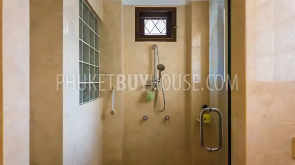 LAG22897: Spacious 3-Bedroom Lake Area Townhouse with Large Pool, Garden, and Private Parking. Photo #21