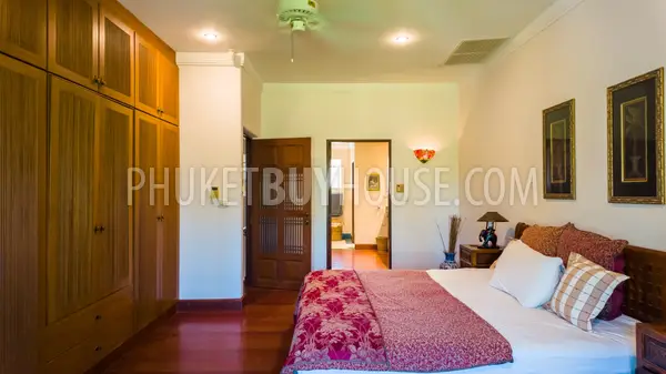 LAG22897: Spacious 3-Bedroom Lake Area Townhouse with Large Pool, Garden, and Private Parking. Photo #23