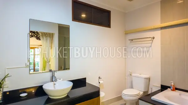 LAG22897: Spacious 3-Bedroom Lake Area Townhouse with Large Pool, Garden, and Private Parking. Photo #34