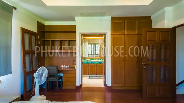 LAG22897: Spacious 3-Bedroom Lake Area Townhouse with Large Pool, Garden, and Private Parking. Photo #18