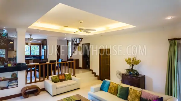 LAG22897: Spacious 3-Bedroom Lake Area Townhouse with Large Pool, Garden, and Private Parking. Photo #10