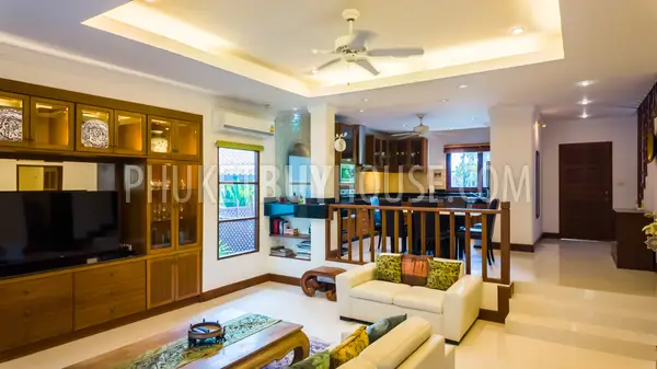 LAG22897: Spacious 3-Bedroom Lake Area Townhouse with Large Pool, Garden, and Private Parking. Photo #12